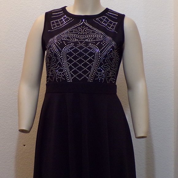 MEANEOR DRESS - Picture 1 of 6